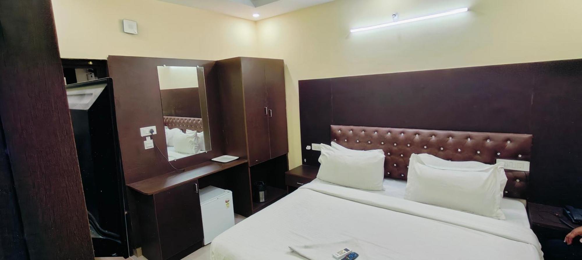 Pph Royal Gs Comforts Opp Mall Of Asia Бенґалуру Екстер'єр фото